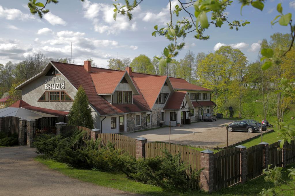 Park Hotel Bruzis Smiltene Εξωτερικό φωτογραφία